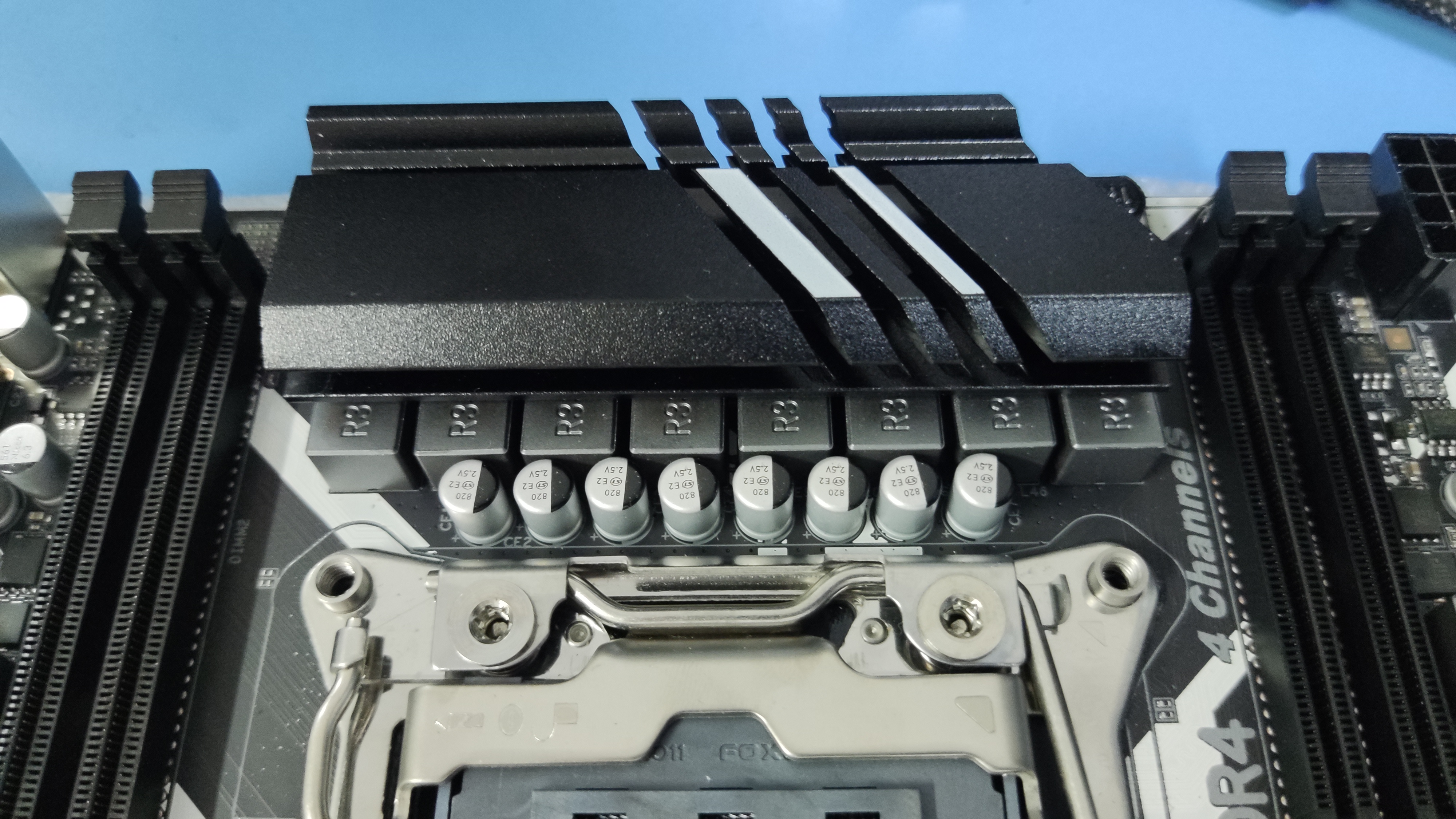 英特尔 X99 主板 - 四倍八相供电 2025-7-23_00-19-23_6y93k5h2xb.jpg