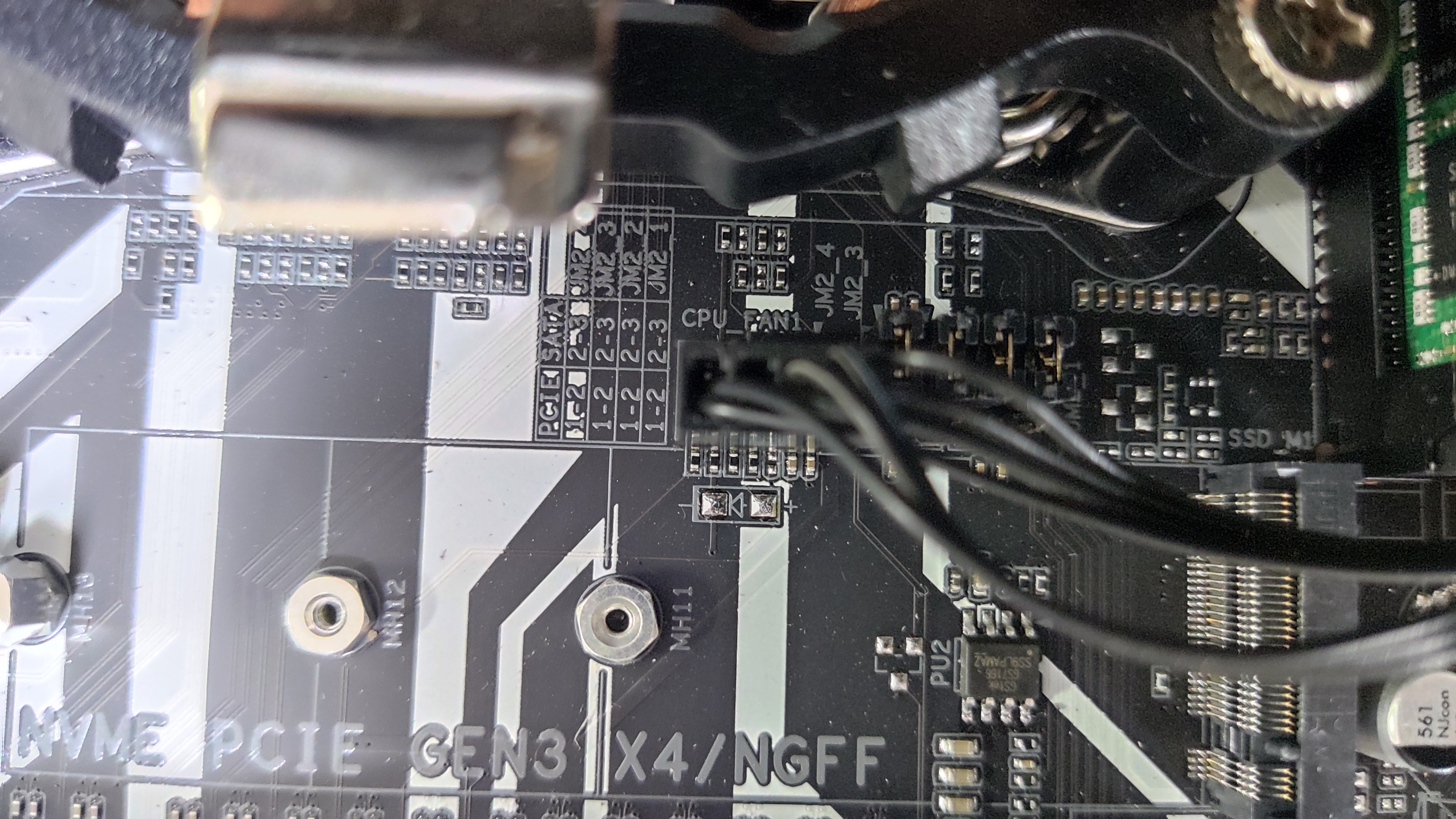 插入 CPU_FAN 供电针脚 2025-8-10_21-44-58_l5ua3g8tml.jpg