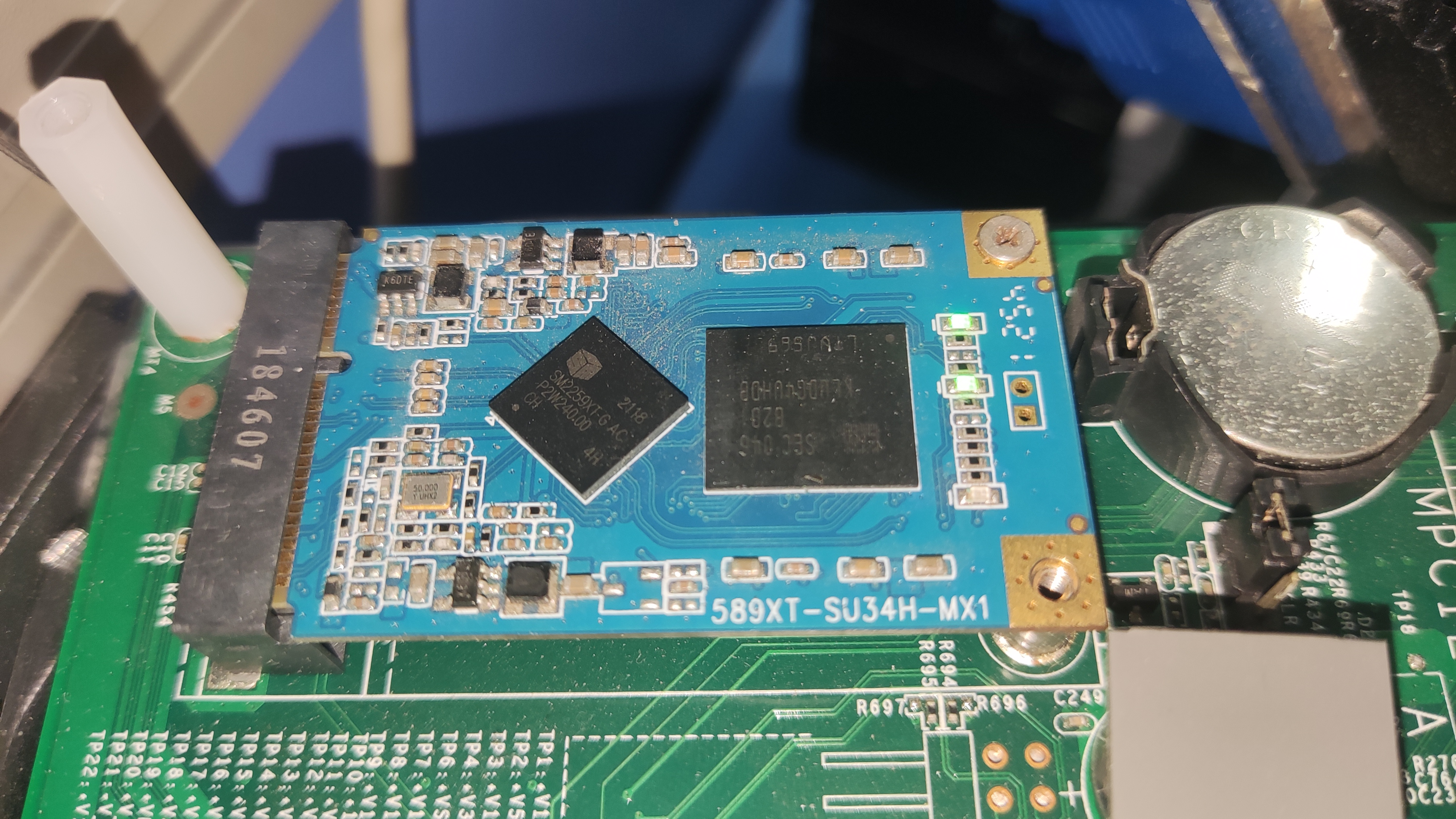 查看故障固态硬盘主控和闪存型号 2025-8-30_07-10-33_d7djfr3csg.jpg